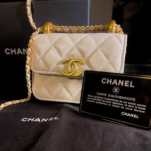 CHANEL 21A White Mini Flap Coin Purse With Chain Handle Shoulder Crossbody